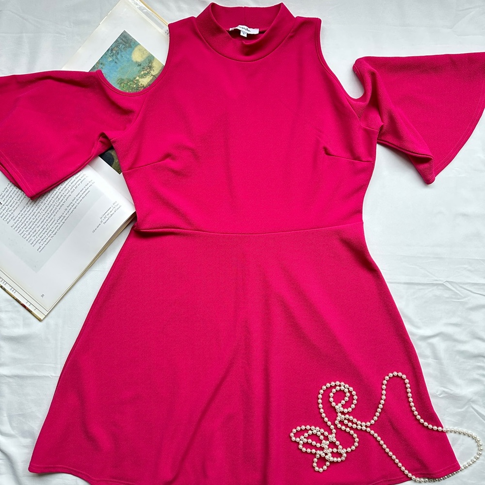 3/50$Simply Be Fuchsia Cold Shoulder Dress